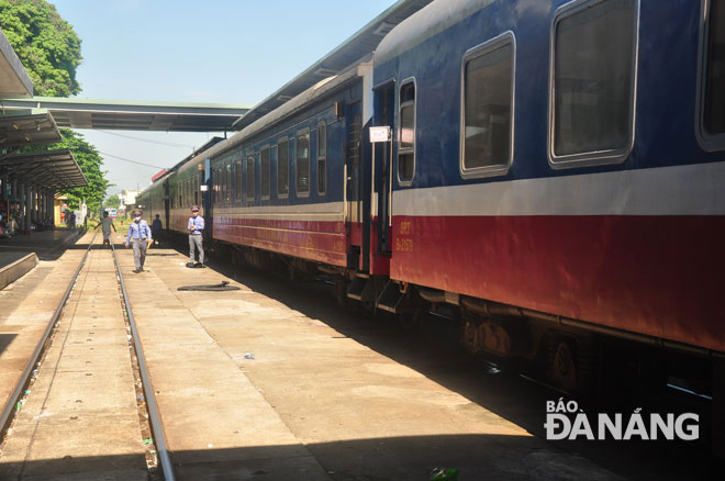 Da Nang has suggested the Ministry of Transport direct the Viet Nam Railway Corporation to arrange 2 trains to help stranded immigrants return home while ensuring COVID-19 prevention and control.