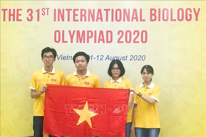  Chú thích ảnh  Cả 4 học sinh Việt Nam đều đoạt giải tại kỳ thi Olympic Sinh học quốc tế năm 2020. Ảnh: TTXVN phát