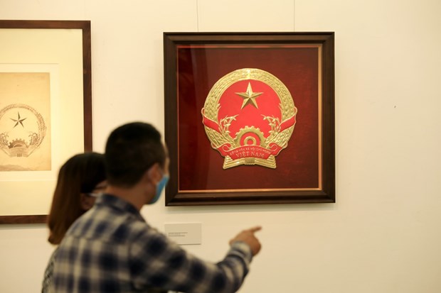 The national emblem of Viet Nam displayed at the exhibition (Photo: VNA)