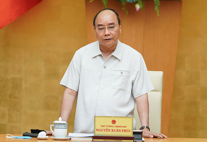 Prime Minister Nguyen Xuan Phuc chairing an online meeting on Covid-19 prevention and control on Thursday