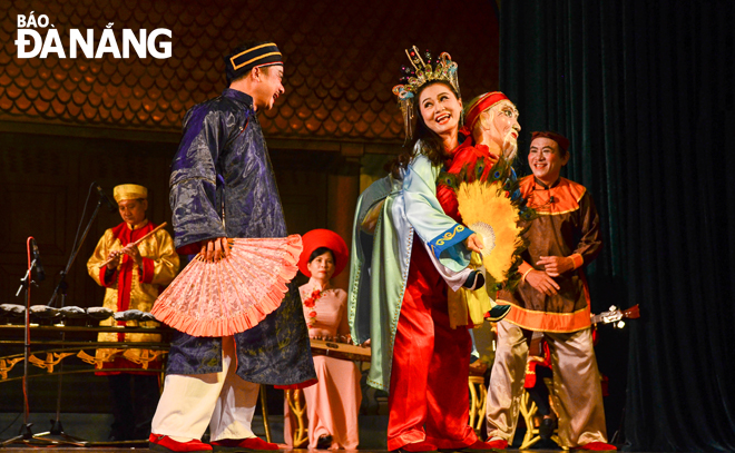 A Tuong extract being performed by artists from the Nguyen Hien Dinh Theater at the ‘The Soul of Viet Nam’ traditional arts show. (Photo was taken in October 2019)