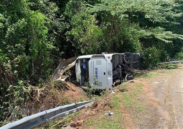 A truck overturned in the central province of Quảng Bình on July 26, killing 15 people and injuring 21 others. — VNA/VNS Photo