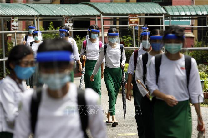 Học sinh đeo khẩu trang phòng lây nhiễm Covid-19 tại Yangon, Myanmar. Ảnh: AFP-TTXVN