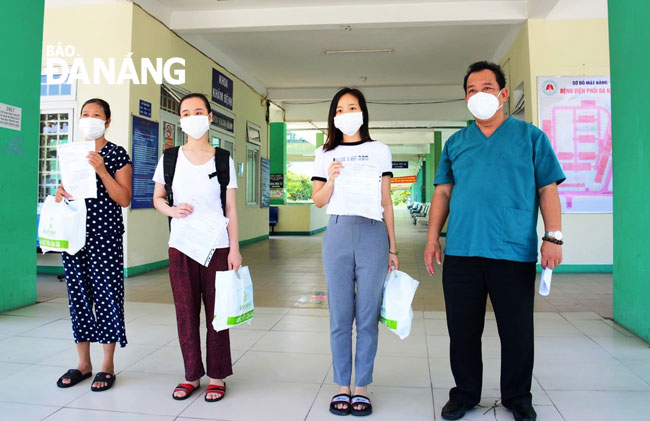 The recovered people were discharged from the Da Nang Lung Hospital on Sunday morning