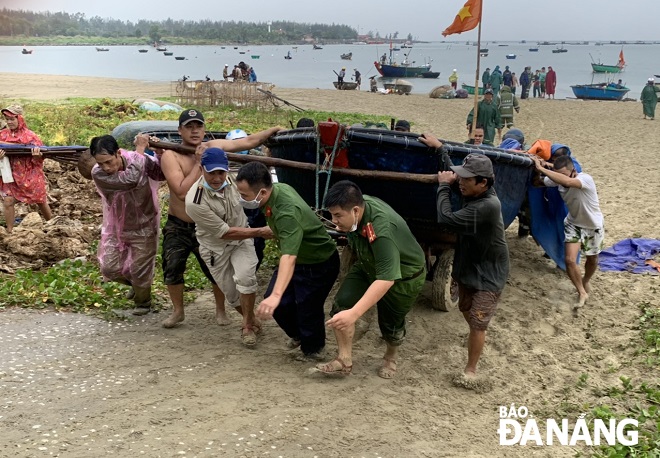 Ủy ban Trung ương MTTQ Việt Nam thăm hỏi, hỗ trợ người dân bị thiệt hại do bão số 5