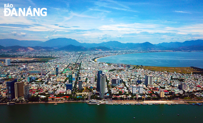 Sức lan tỏa đô thị Đà Nẵng từ trung tâm thành phố ra khu vực phía tây, tây bắc với hạ tầng được đầu tư đồng bộ sẽ tạo động lực phát triển kinh tế- xã hội thành phố. Ảnh: TRIỆU TÙNG	