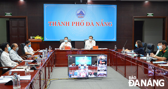 On the Monday meeting on tackling Covid-19 being co-chaired by Da Nang Party Committee Deputy Secretary Nguyen Van Quang, and the Chairman of the municipal People's Committee cum Head of the Steering Committee for Covid-19 Prevention and Control, Mr Huynh Duc Tho