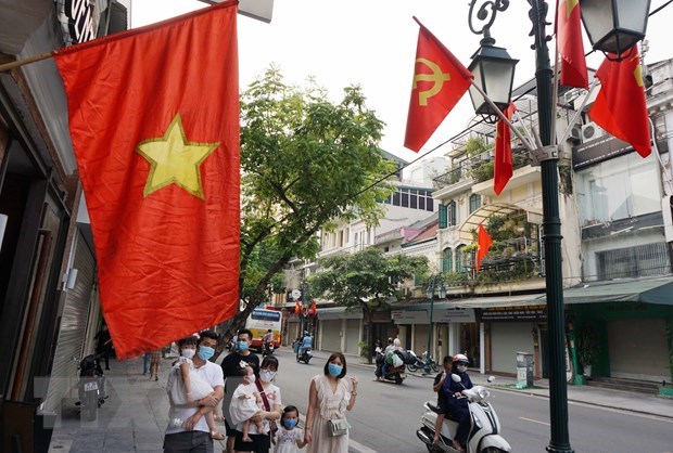 Flags of Vietnam and the Party decorate a street in Hanoi in celebration of the 75th National Day September 2 (Photo: VNA)