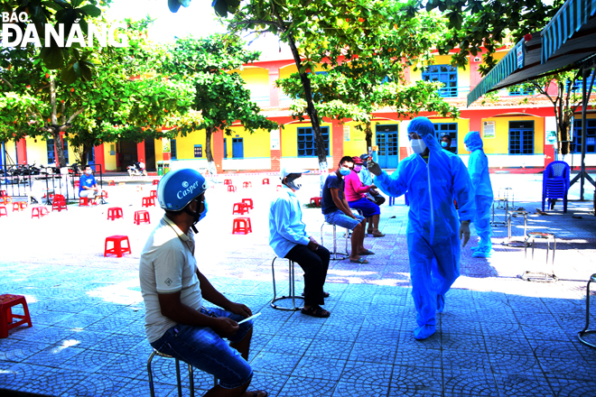 Residents waiting their turns to have their samples taken for Covid-19 testing, ensuring 2m-distance from others