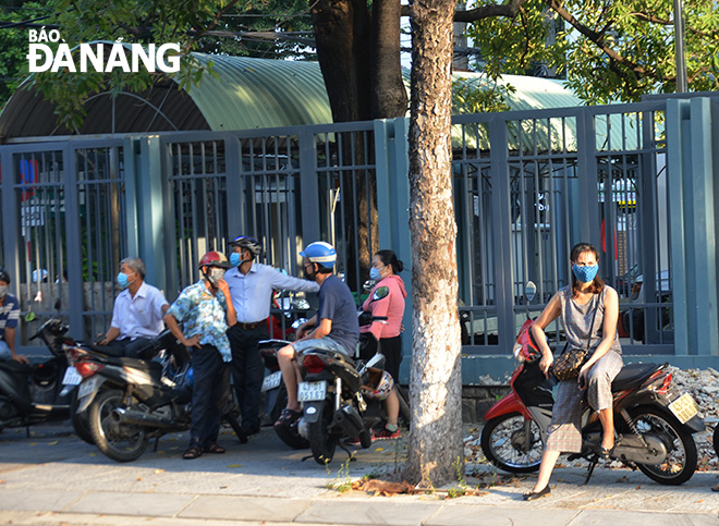 Many parents anxiously waiting for their children outside exam venues during the event