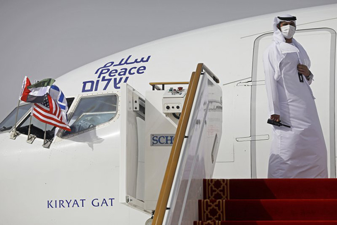 Chuyến bay của hãng El Al hạ cánh ở Abu Dhabi (Các tiểu vương quốc Arab thống nhất) ngày 31-8. Chuyến bay này đã đi qua không phận Saudi Arabia. Ảnh: AP