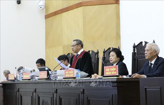 Thẩm phán Trương Việt Toàn - Phó Chánh Tòa hình sự, Tòa án nhân dân Thành phố Hà Nội làm Chủ tọa. Ảnh: TTXVN