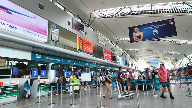 Da Nang International Airport begins receiving passengers after the city controlled the Covid-19 pandemic.