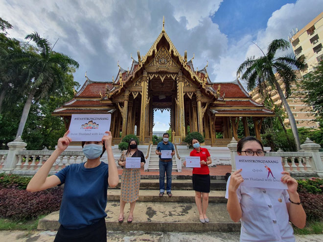 Các bạn trẻ Thái Lan gửi thông điệp cổ vũ Đà Nẵng trên mạng xã hội. Ảnh: Trung tâm Xúc tiến du lịch Đà Nẵng