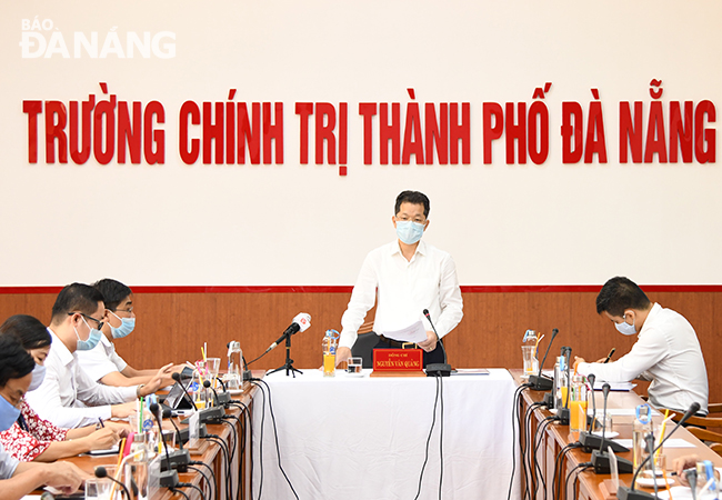 Phó Bí thư Thường trực Thành ủy Nguyễn Văn Quảng phát biểu kết luận tại buổi làm việc. Ảnh: ĐẶNG NỞ 