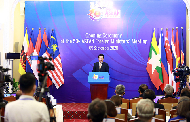 Phó Thủ tướng, Bộ trưởng Ngoại giao Phạm Bình Minh phát biểu khai mạc Hội nghị Bộ trưởng Ngoại giao ASEAN lần thứ 53. Ảnh: TTXVN