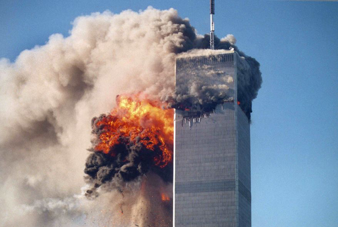 Với nhiều người Mỹ, nỗi đau của thảm kịch 11-9 vẫn chưa nguôi ngoai. Ảnh: AP
