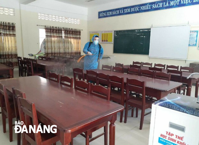 The Tran Hung Dao Junior High School in Hai Chau District being disinfected before reopening its doors