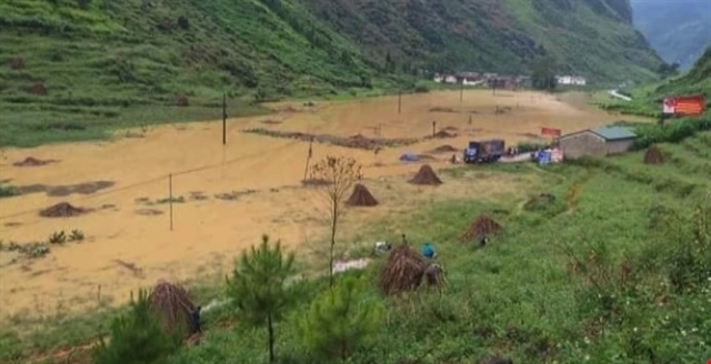 Many roads in Ha Giang Province were deeply submerged due to prolonged rain from September 11 to 13.