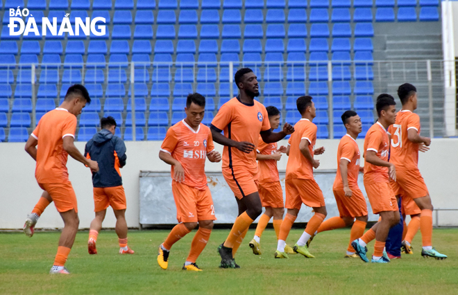 ​SHB DN players return to training on the Hoa Xuan Stadium