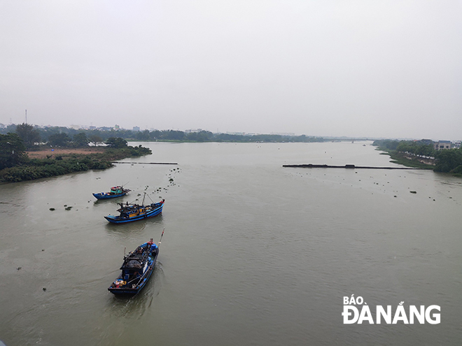 Công ty CP Cấp nước Đà Nẵng đã hoàn thành tháo dỡ đập ngăn mặn trên sông Cẩm Lệ. Ảnh: VĂN HOÀNG