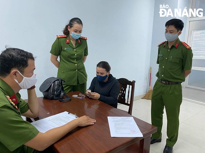 Cơ quan Cảnh sát điều tra Công an thành phố Đà Nẵng bắt đối tượng Nguyễn Thị Yến. Ảnh: P.C