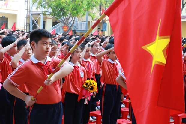 Students of the Ha Huy Tap Secondary School in Vinh city, the central province of Nghe An attend the new school year ceremony 2020-2021 (Photo: VNA)