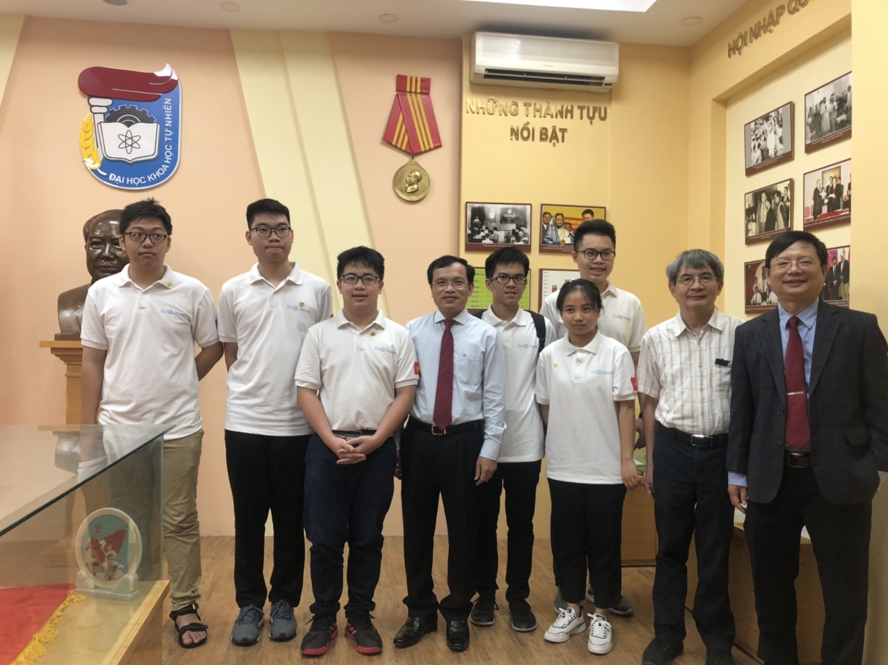 Đội tuyển quốc gia Việt Nam dự thi tại Trường Đại học Khoa học Tự nhiên, Đại học Quốc gia Hà Nội. Ảnh: QT.