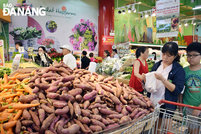 Domestically produced goods have increasingly accounted for a large proportion in the total items for sale in traditional markets and supermarkets across Da Nang.