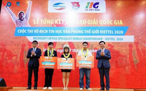 Three Vietnamese students are to represent the country at the final round of the Microsoft Office World Championship next year (Photo: VOV)