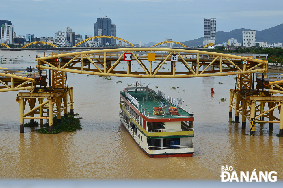 The Nguyen Van Troi Bridge was installed with a span lifting and monitoring system in 2015.