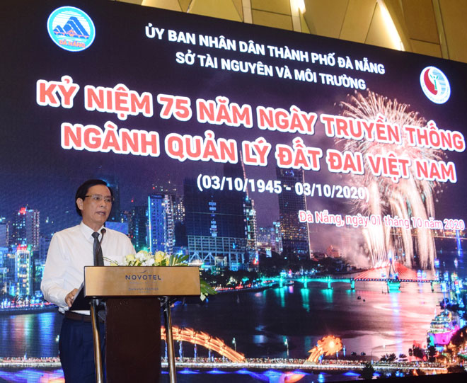 Phó Chủ tịch UBND thành phố Trần Văn Miên phát biểu tại hội thảo. 		        Ảnh: HOÀNG HIỆP