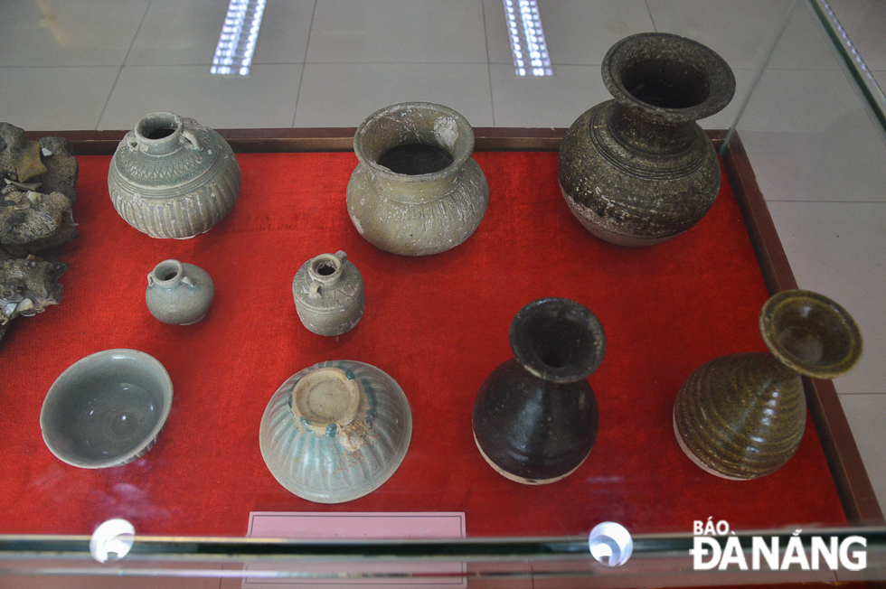 Thai pottery artifacts were collected from an ancient merchant vessel which was found off the Phu Quoc Island, Kien Giang Province in 2004