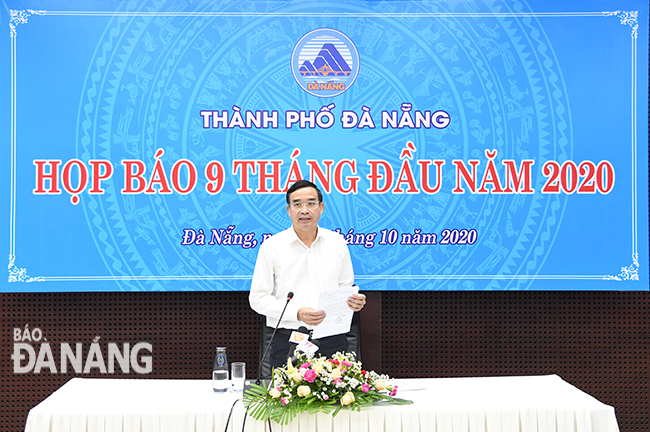 Phó Chủ tịch UBND thành phố Lê Trung Chinh phát biểu tại buổi họp báo. Ảnh: ĐẶNG NỞ