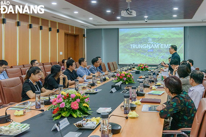 The meeting between the Hai Phong-based LG Electronics Vietnam Co., Ltd., and the Authority of the DITP Tower in progress