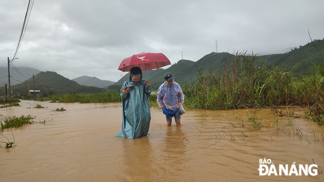  Many villages in Hoa Lien Commune heavily submerged in floodwaters
