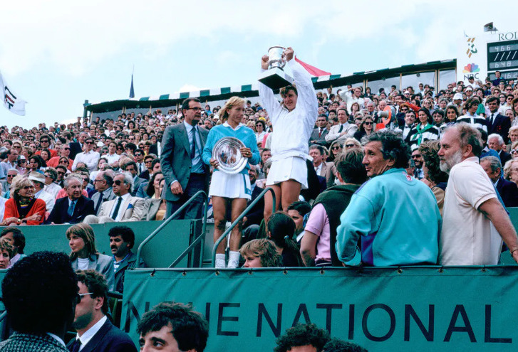 Năm 1987, Stefi Graff cũng là tay vợt tuổi teen khi vô địch Pháp mở rộng lần đầu tiên. Ảnh: FFT
