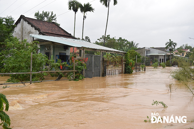 Most of residential houses in Hoa Tien Commune have been submerged in water