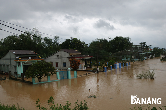 Homes in Hoa Khuong Commune surrounded by flood waters