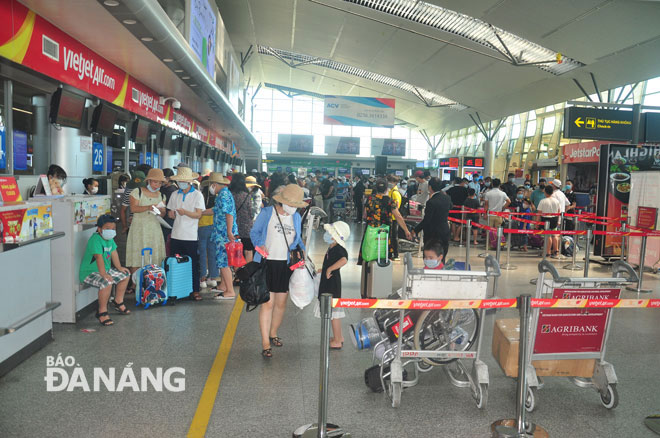 Từ 16 giờ ngày 11-10, sân bay quốc tế Đà Nẵng đã mở cửa hoạt động trở lại. Ảnh: PHƯƠNG UYÊN