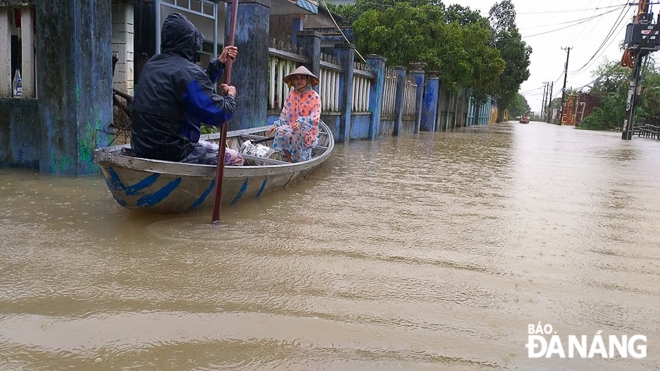 Residents of Huong Lam Village, Hoa Khuong Commune, riding boat to buy some necessities 