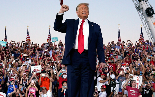 Tổng thống Mỹ Donald Trump có mặt tại chiến dịch tranh cử ở sân bay quốc tế Orlando Sanford, bang Florida ngày 12-10. Ảnh: AP 