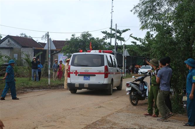 Những thi thể của cán bộ, chiến sĩ trong Đoàn công tác được tìm thấy trong ngày 15/10 được đưa về Bệnh viện 268 (thành phố Huế). Ảnh: Lê Lâm/TTXVN