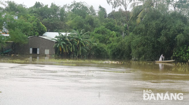 Một khu vực ở thôn La Bông vẫn đang bị ngập sâu. Ảnh: HOÀNG HIỆP