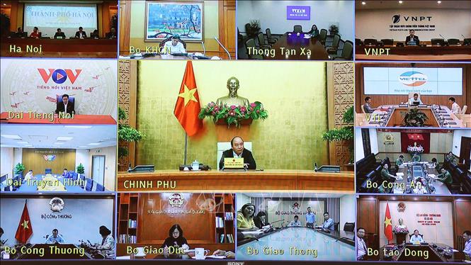 Thủ tướng Nguyễn Xuân Phúc chủ trì cuộc họp trực tuyến Thường trực Chính phủ với Ban Chỉ đạo Quốc gia phòng, chống dịch COVID-19. Ảnh: Thống Nhất/TTXVN