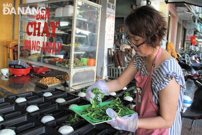 Mrs Lien preparing free meals for patients with chronic kidney disease 