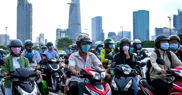 Motorists wait on their motorcycles at a traffic light during rush hour in Ho Chi Minh City on September 8, 2020. (Photo: AFP)
