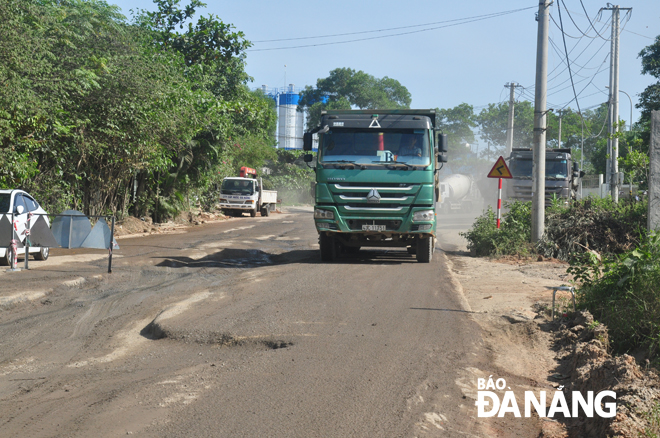 Quốc lộ 14B hiện nhiều đoạn đã quá tải, xuống cấp. Ảnh: THÀNH LÂN