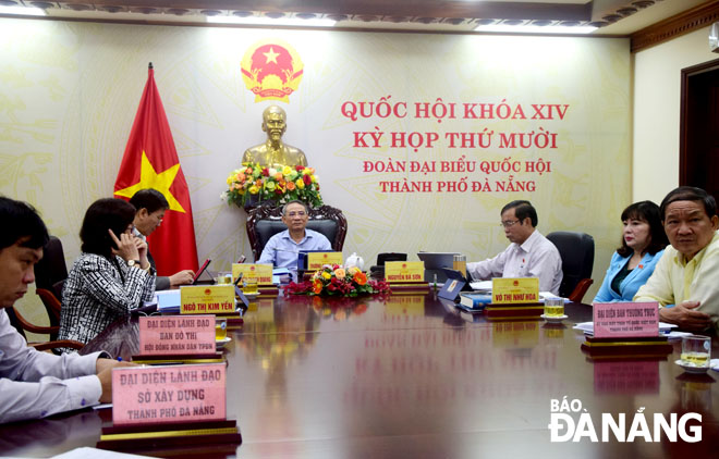 Ủy viên Trung ương Đảng, Trưởng đoàn đại biểu Quốc hội thành phố Trương Quang Nghĩa chủ trì điểm cầu Đà Nẵng. Ảnh: T. HUY
