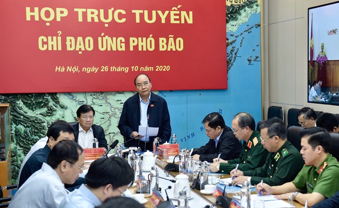 Vietnamese Prime Minister Nguyen Xuan Phuc delivering storm responding instructions   at the Monday virtual meeting